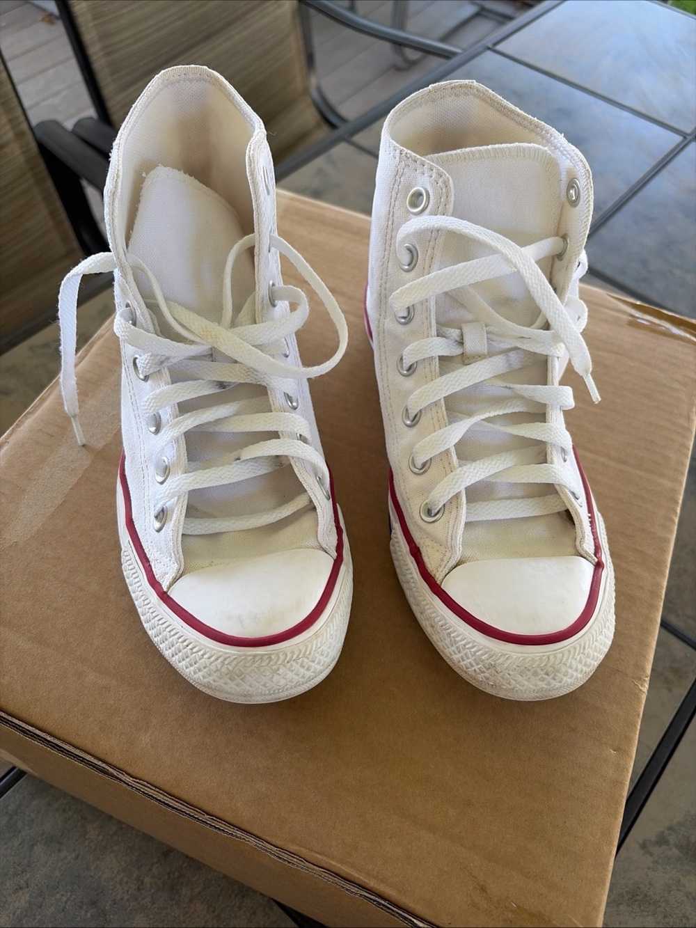 Converse Kids White High-Top Sneakers with Red Stripe size 6 men’s ,8 women’s